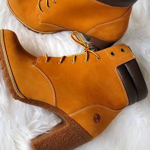 TIMBERLAND HEELED BOOT, SIZE 9